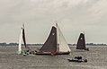 Skûtsjes in actie op het Sneekermeer.