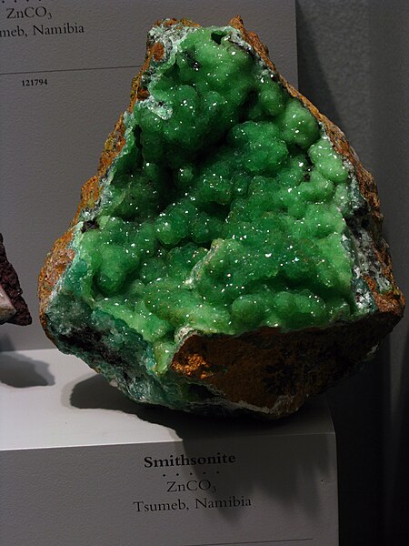 File:Smithsonite from Tsumeb, Nanibia - National Museum of Natural History - Washington, D.C..jpg