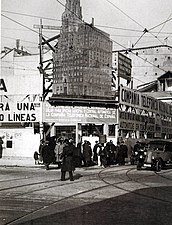 Solar del edificio de Telefónica. En el centro el anuncio del edificio concluido. 1926