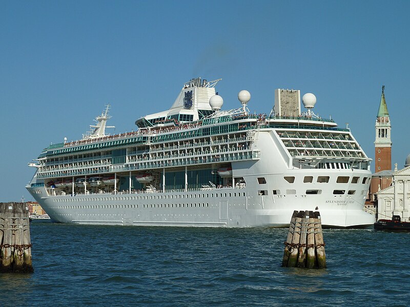 File:Splendour of the seas in venice rear.JPG