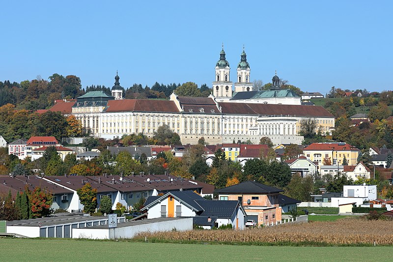 File:St. Florian - Stift.JPG