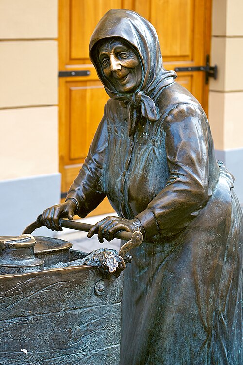 Image: Statue of Aunt Kati, 2011 Székesfehérvár (8637951800)