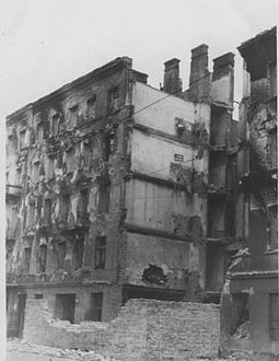 Warsaw copy Nr.49 (no caption) German: So sieht es im ehemaligen jüdischen Wohnbezirk nach der Vernichtuhg aus (Abschnitt) This is how the former Ghetto looks after having been destroyed (section) title QS:P1476,de:"So sieht es im ehemaligen jüdischen Wohnbezirk nach der Vernichtuhg aus (Abschnitt)" label QS:Lde,"So sieht es im ehemaligen jüdischen Wohnbezirk nach der Vernichtuhg aus (Abschnitt)" label QS:Len,"This is how the former Ghetto looks after having been destroyed (section)" label QS:Lpl,"Tak wygląda była żydowska dzielnica mieszkaniowa po zniszczeniu (sekcja)"