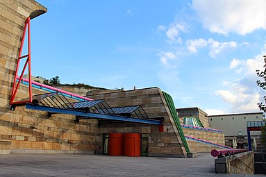 Neue Staatsgalerie, Stuttgart, Germany, by James Stirling, 1984[85]