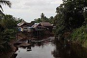 Bahasa Indonesia: Sungai Raren yang mengalir di wilayah kecamatan Raren Batuah dan Pematang Karau, Kabupaten Barito Timur, Kalimantan Tengah.