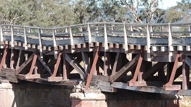 Sunnyside rail bridge over Tenterfield Creek has fallen into disrepair, 2015