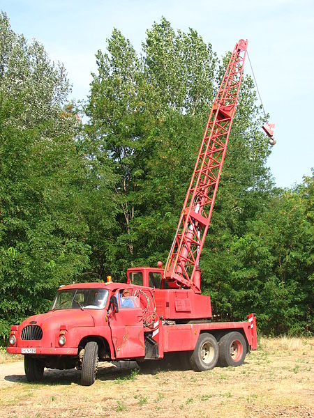 File:Tatra T138 Crane.jpg