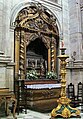 Sepulcre de Teresa al monestir de Lorvão, amb urna d'argent de 1715