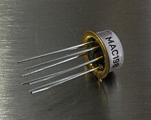 Sample-and-hold integrated circuit (Tesla MAC198) in a reduced-height TO-99 package. Tesla MAC198.jpg