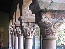 Capiteles del claustro de San Miguel de Cuixá