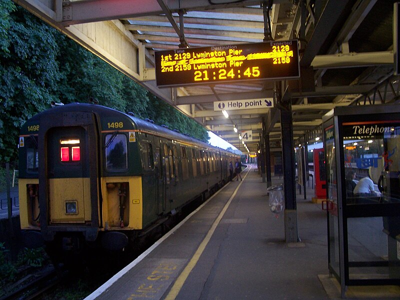 File:The Lymington Flyer at Brockenhurst (2738931453).jpg