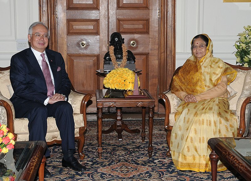 File:The Prime Minister of Malaysia, Dato’ Sri Mohd Najib Tun Abdul Razak meeting the President, Smt. Pratibha Devisingh Patil, in New Delhi on January 20, 2010 (1).jpg