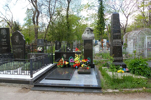 The tombstones of Stanislav Lukiyanchenko (center) on the Second Christian Cemetery in Odesa.