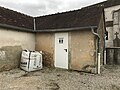 wikimedia_commons=File:Toilettes publiques à Chissey-sur-Loue (Jura, France) et sac (de gravas ?) 2018.jpg