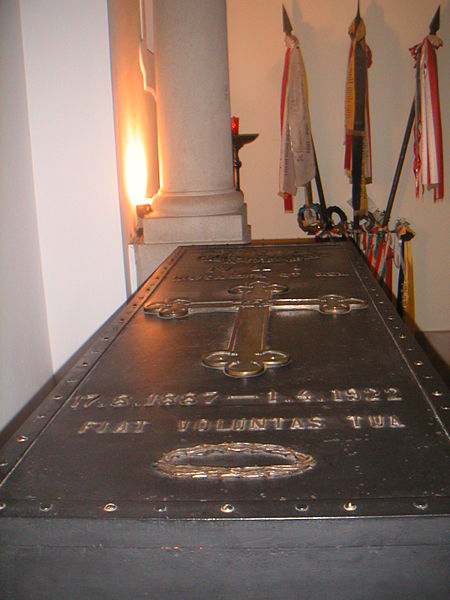 File:Tomb of blessed carl.JPG