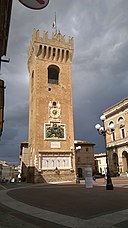 Torre in Piazza Giacomo Leopardi.jpg