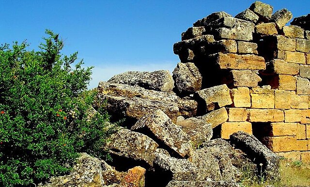 Ruinoj de Tripolis en Frigio proksime de Yenicekent