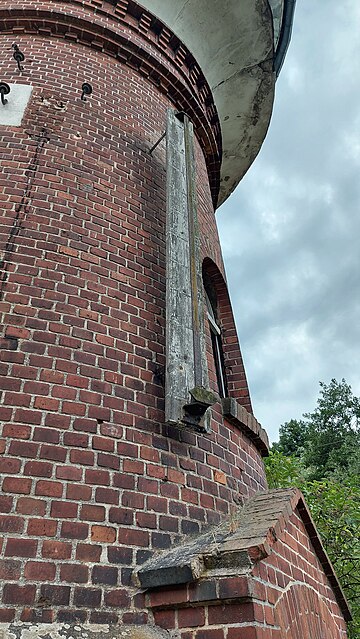 File:Trzciel train station water tower level indicator.jpg