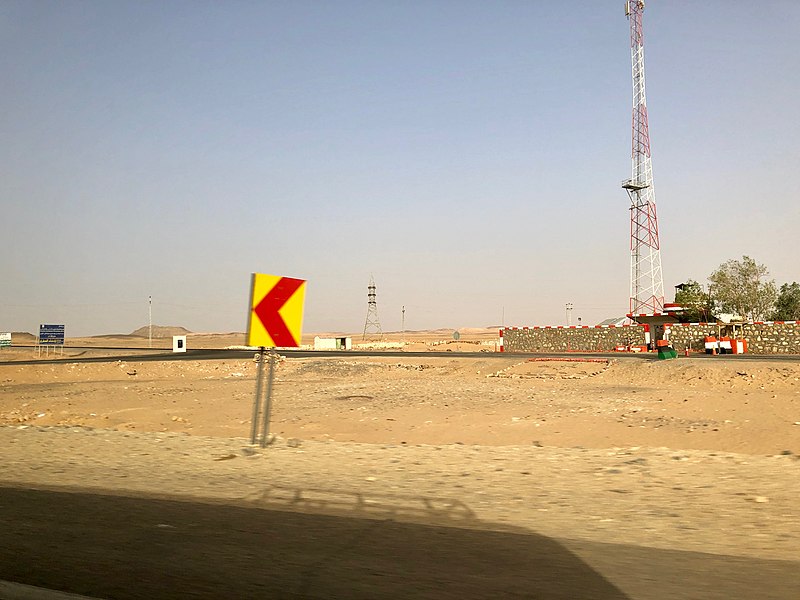 File:Turnoff to Sudan, Aswan-Abu Simbel Road, Abu Simbel, AG, EGY (48017233462).jpg