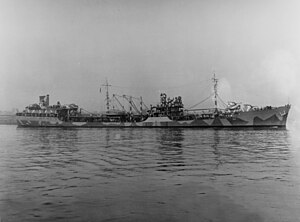 USS Cimarron (AO-22) Norfolk Donanma Tersanesi açıklarında 6 Şubat 1942'de (19-N-30121) .jpg