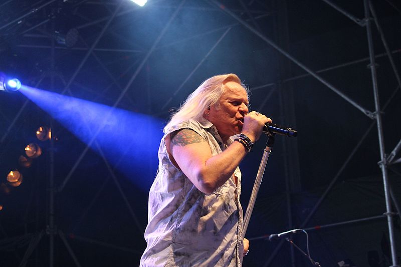 File:Uriah Heep - Bernie Shaw - Picture On Festival - 2016-08-12-20-22-48.jpg