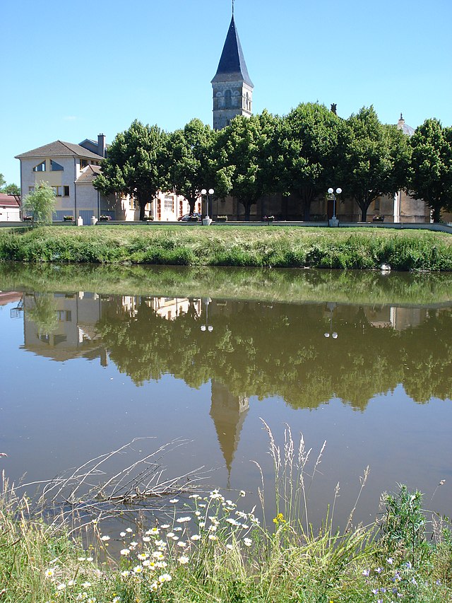 Ang Arropax River ug Church sa Vendenessesse-sur-Artrax