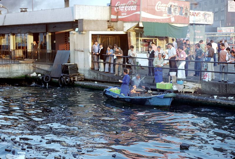 File:Vendeurs de balik ekmek (1).jpg