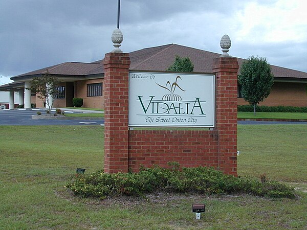 Vidalia welcome sign