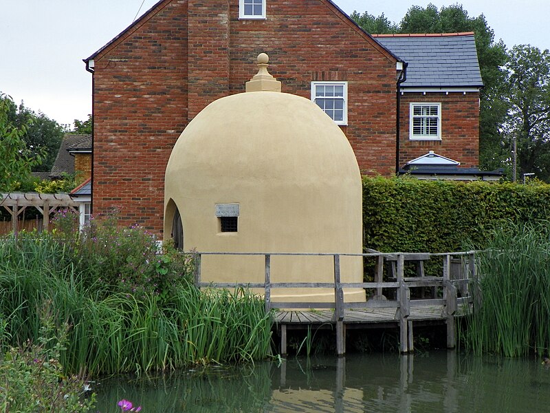 File:Village lock-up, Shenley (33515673041).jpg