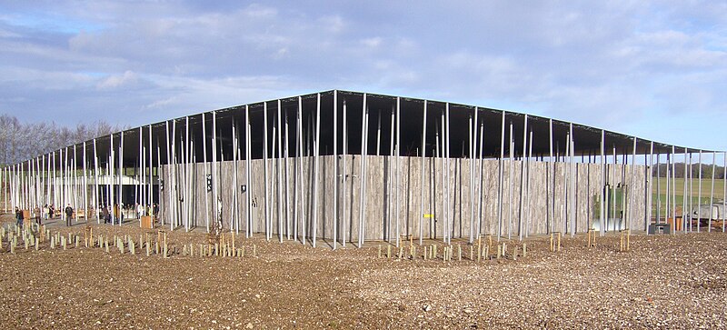 File:Visitors' centre Stonehenge.JPG