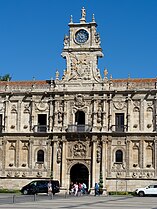 Fachada del Convento de San Marcos (León) (1530-1541), de Juan de Álava. La torre de remate es posterior (1711-1714)