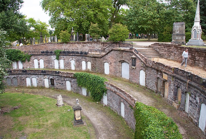 File:Warstone Lane Cemetery Catacombs (5981047303).jpg