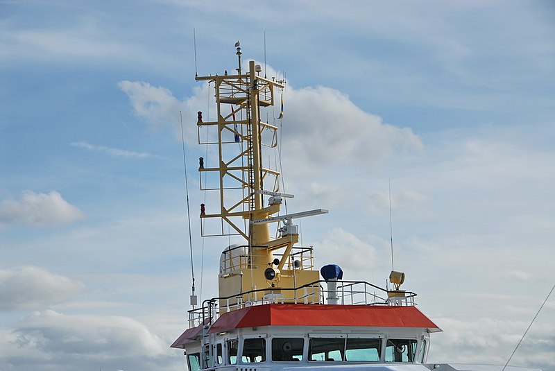 File:Wheelhouse, communication and navigation systems of the Barend Biesheuvel.jpg