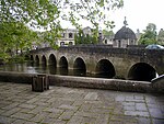 A ponte e a capela da cidade