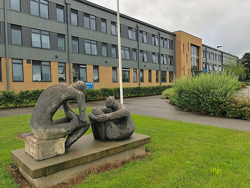 File:Wolfreton School, Willerby (geograph 6889831).jpg