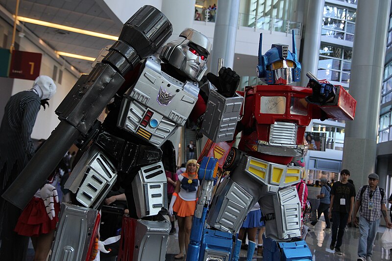 File:WonderCon 2019 - Megatron and Optimus Prime cosplay.jpg