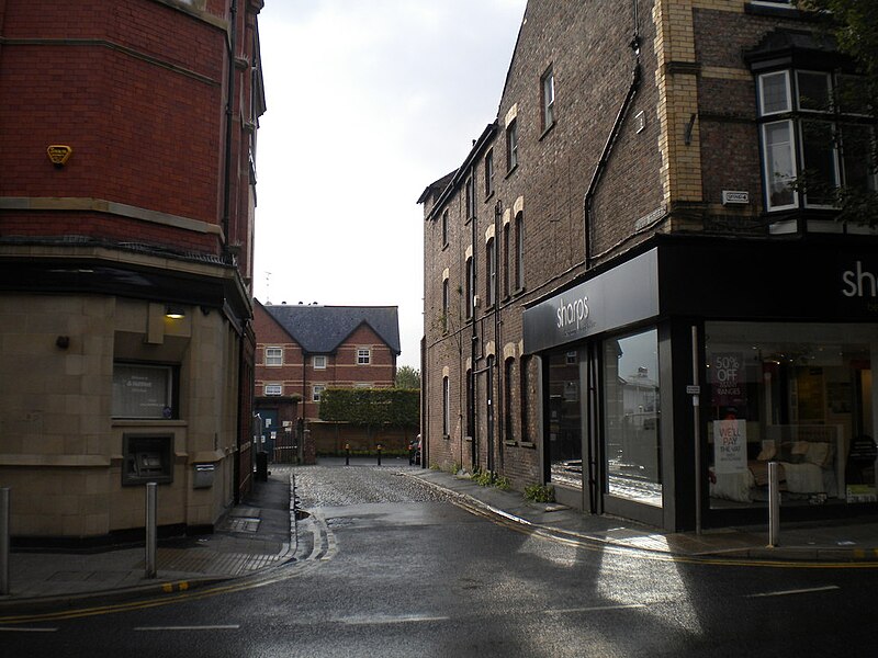 File:Wood Street, Altrincham - geograph.org.uk - 4674324.jpg