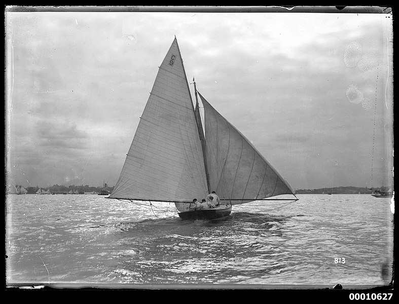 File:Yacht on Sydney Harbour (8642244304).jpg