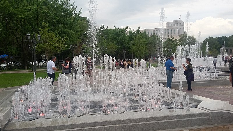 File:Yerevan 2800th anniversary park-04.jpg