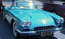 There were fewer and heavier teeth in the grill in 1960 '60 Chevrolet Corvette (Auto classique Laval '11).jpg