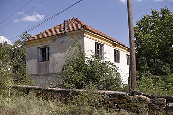 Стара куќа во северниот дел на селото