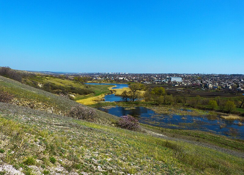 File:Краєвид села Іванівське з крейдяних пагорбів.jpg