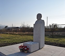 Հերոս Օնիկ Կարոյի Գրիգորյանին նվիրված հուշարձան.jpg