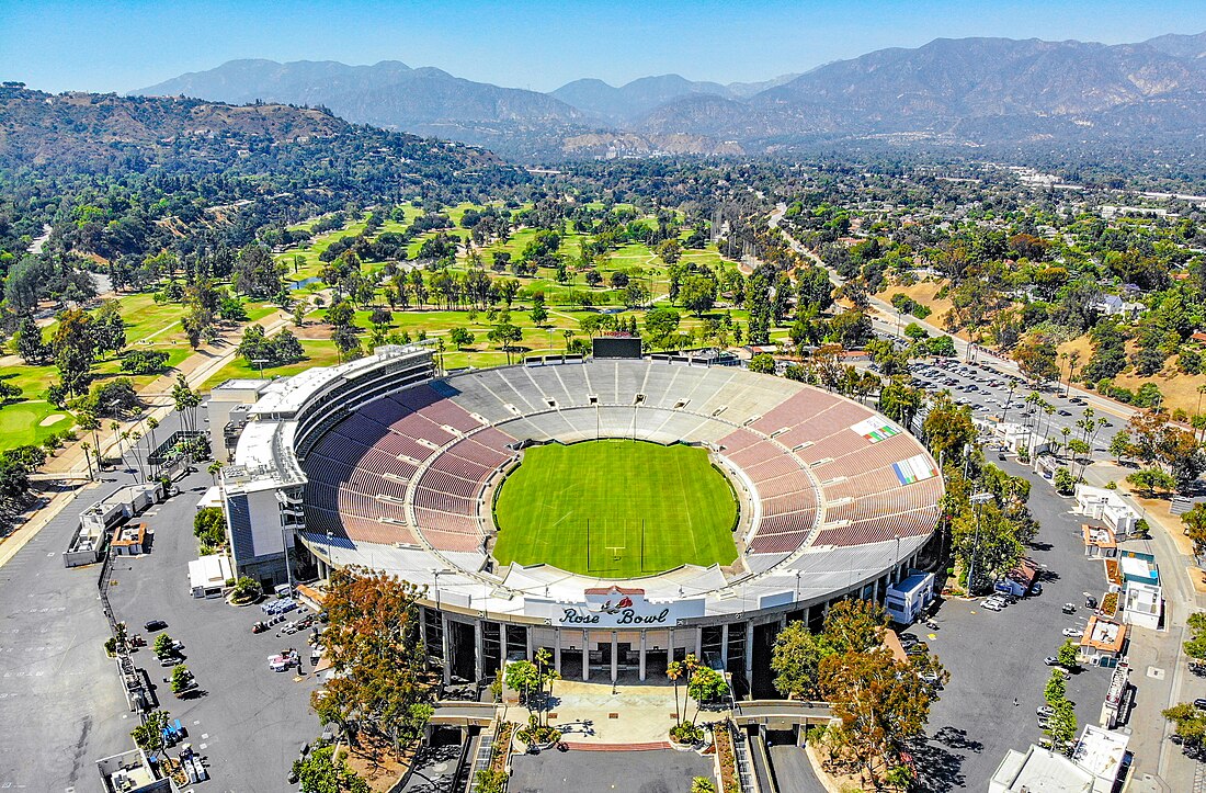 File:2018.06.17 Over the Rose Bowl, Pasadena, CA USA 0039 (42855669451).jpg