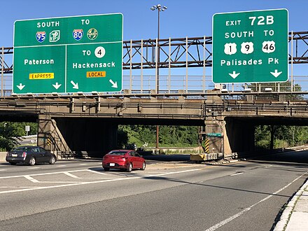 I-95 southbound at the north end of New Jersey Turnpike Authority jurisdiction in Fort Lee