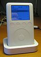 iPod в Dock-станции. Третье поколение