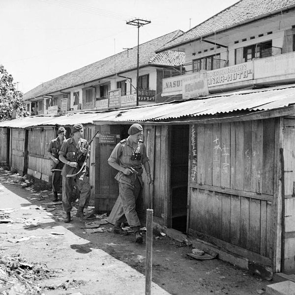 Men of the 7th Battalion, Parachute Regiment, under Lieutenant S Dunsford, on patrol in the Kramat quarter of Batavia (Jakarta), December 1945.