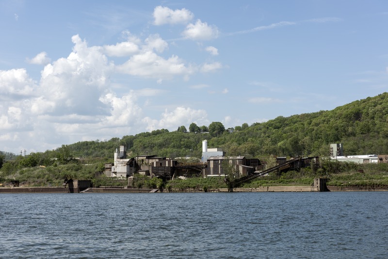 File:A Weirton, West Virginia, steel plant, viewed from across the Ohio River in Ohio LCCN2015632006.tif