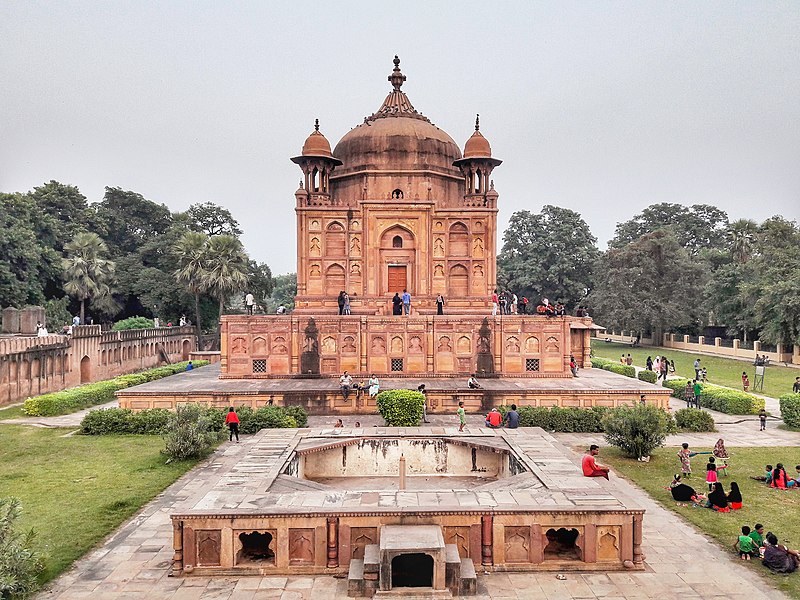 File:A whole view of Tomb of Sultan Khusru's Sister.jpg