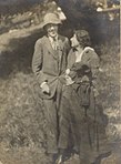 Fotografia di Adrian Stephen con sua moglie Karin Costelloe nel 1914, l'anno in cui si sono sposati